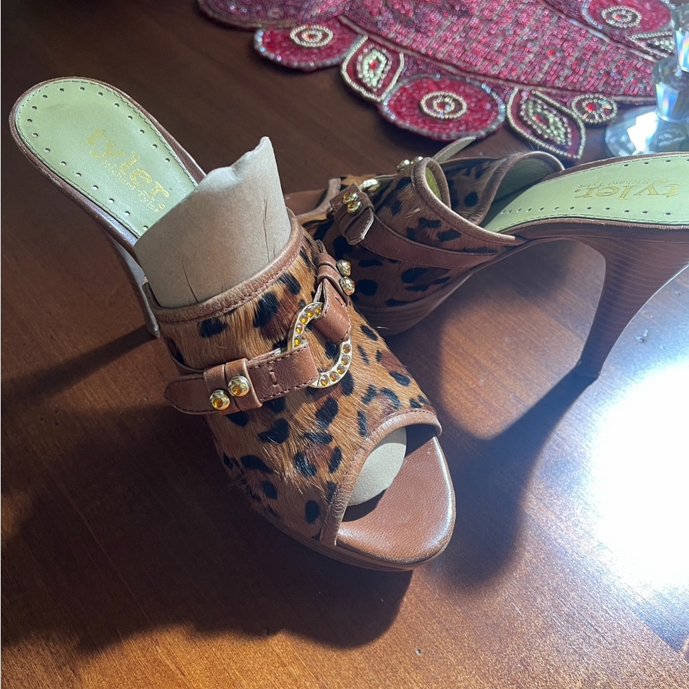 Richard Tyler Brown Leopard Print Heels